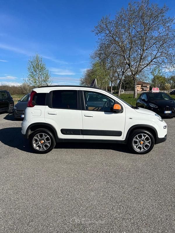 Usata Fiat Panda 4x4 Anniversary 75 CV (55 kW) 2014 Bianco Utilitaria