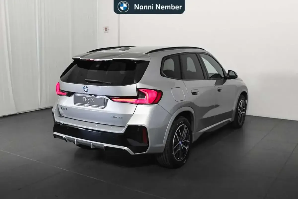 Usata BMW iX1 M Sport 150 kW (204 CV) 2025 Space silver metallizzato SUV