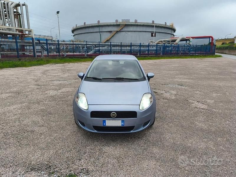 Usata Fiat Grande Punto 77 CV (56 kW) 2005 Blu Utilitaria