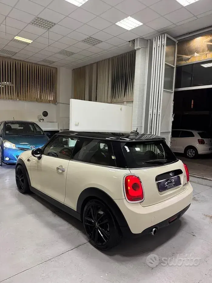 Usata Mini Cooper D 116 CV (85 kW) 2017 Beige Utilitaria