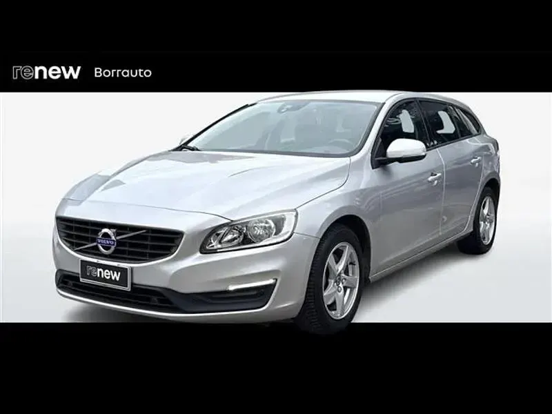Usata Volvo V60 Momentum 150 CV (110 kW) 2018 Grigio chiaro Station wagon