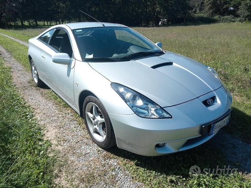 Usata Toyota Celica T2 143 CV (105 kW) 2002 Grigio Coupé