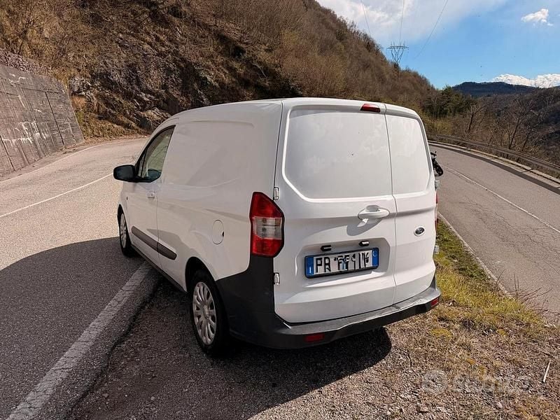 Usata Ford Courier 75 CV (55 kW) 2016 Bianco Monovolume