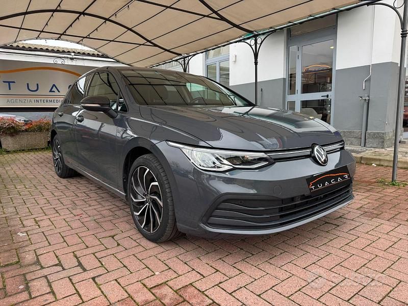 Usata VW Golf VIII Life 150 CV (110 kW) 2022 Grigio Berlina