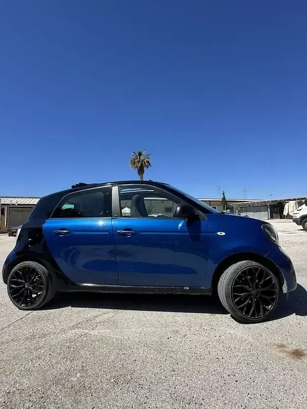 Usata Smart ForFour Passion 67 CV (49 kW) 2019 Blu/azzurro Utilitaria