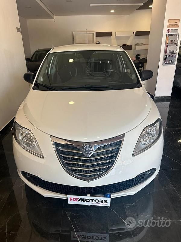 Usata Lancia Ypsilon 74 CV (54 kW) 2012 Bianco Utilitaria