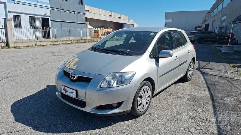 Usata Toyota Auris Sol 101 CV (74 kW) 2009 Grigio Berlina