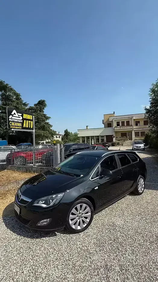 Käytetty Opel Astra Cosmo 140 HP (102 kW) 2011 Musta Farmari