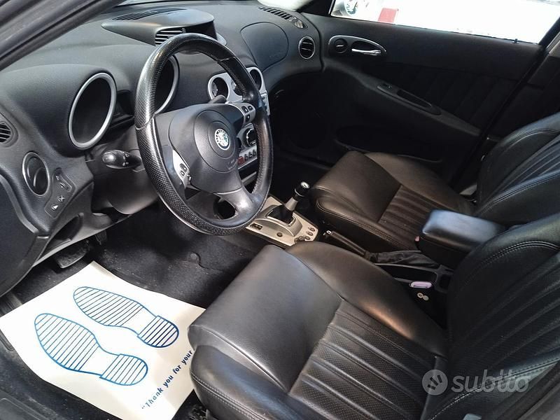 Usata Alfa Romeo 156 Distinctive 165 CV (121 kW) 2002 Grigio Berlina