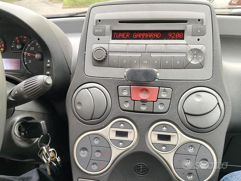Usata Fiat Panda Emotion 60 CV (44 kW) 2009 Rosso Utilitaria