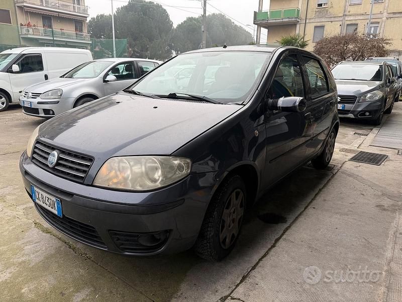 Usata Fiat Punto Dynamic 60 CV (44 kW) 2003 Grigio Utilitaria