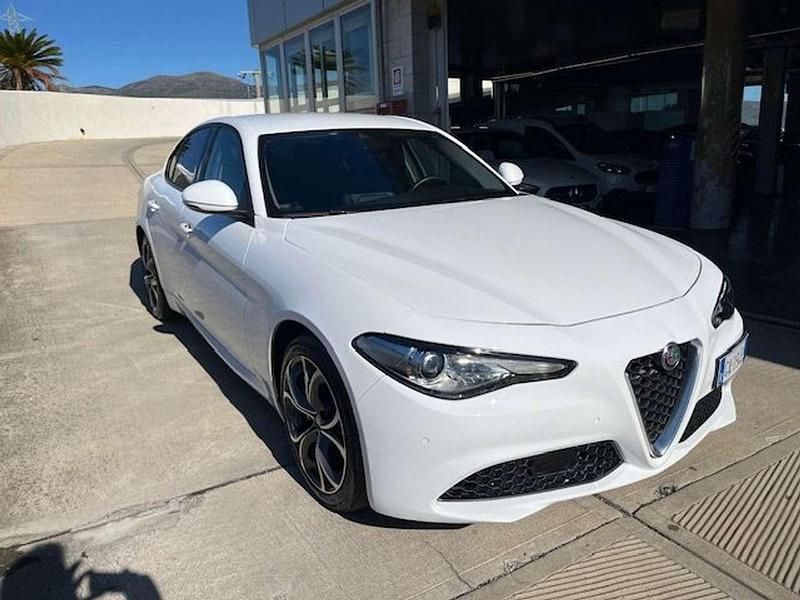 Bianco Usata 2020 Alfa Romeo Giulia Super Tre volumi | 19.900 € (Ottimo prezzo) - Immagine 1/4