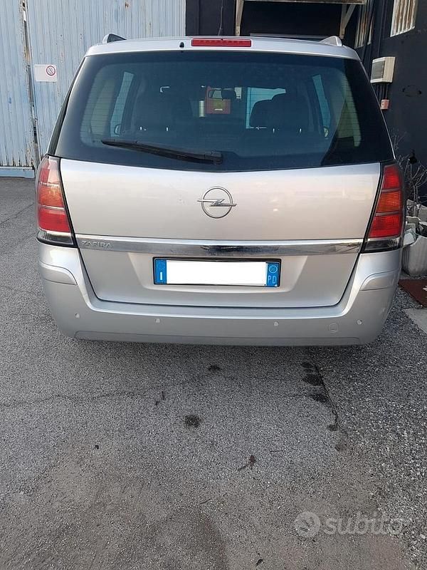 Usata Opel Zafira Cosmo 105 CV (77 kW) 2006 Grigio Monovolume