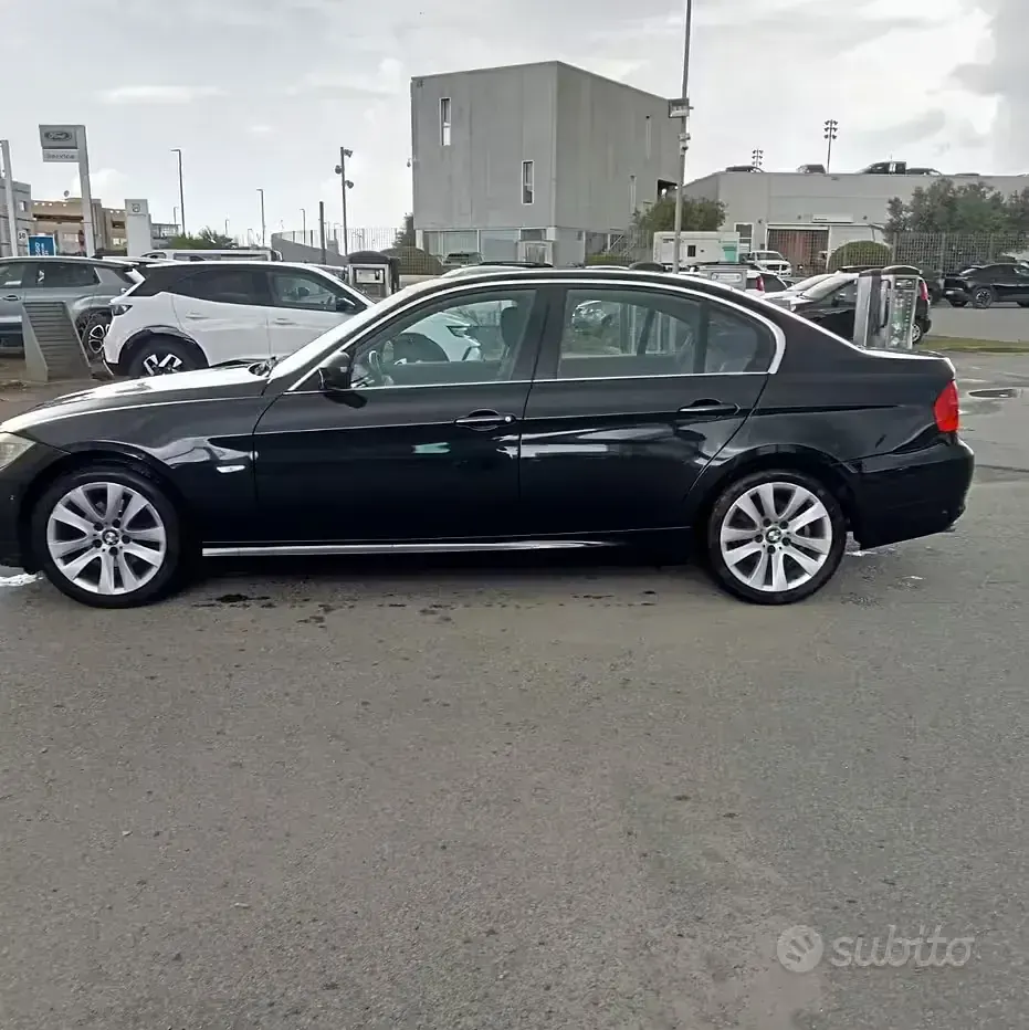 Usata BMW 318 143 CV (105 kW) 2010 Nero Berlina
