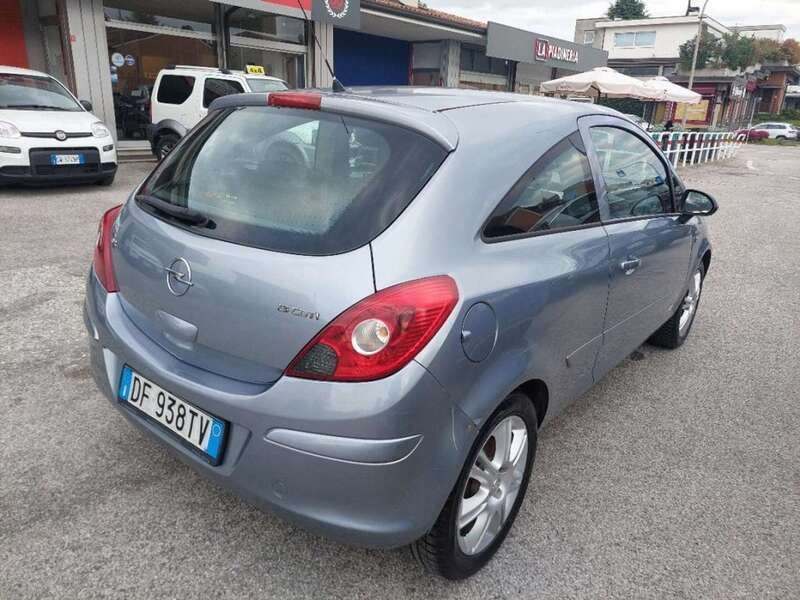 Usata Opel Corsa 75 CV (55 kW) 2007 Argento metallizzato Utilitaria