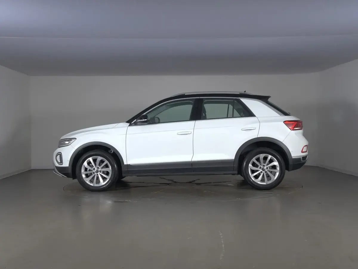Usata VW T-Roc Style 110 CV (80 kW) 2023 Pure white nero SUV