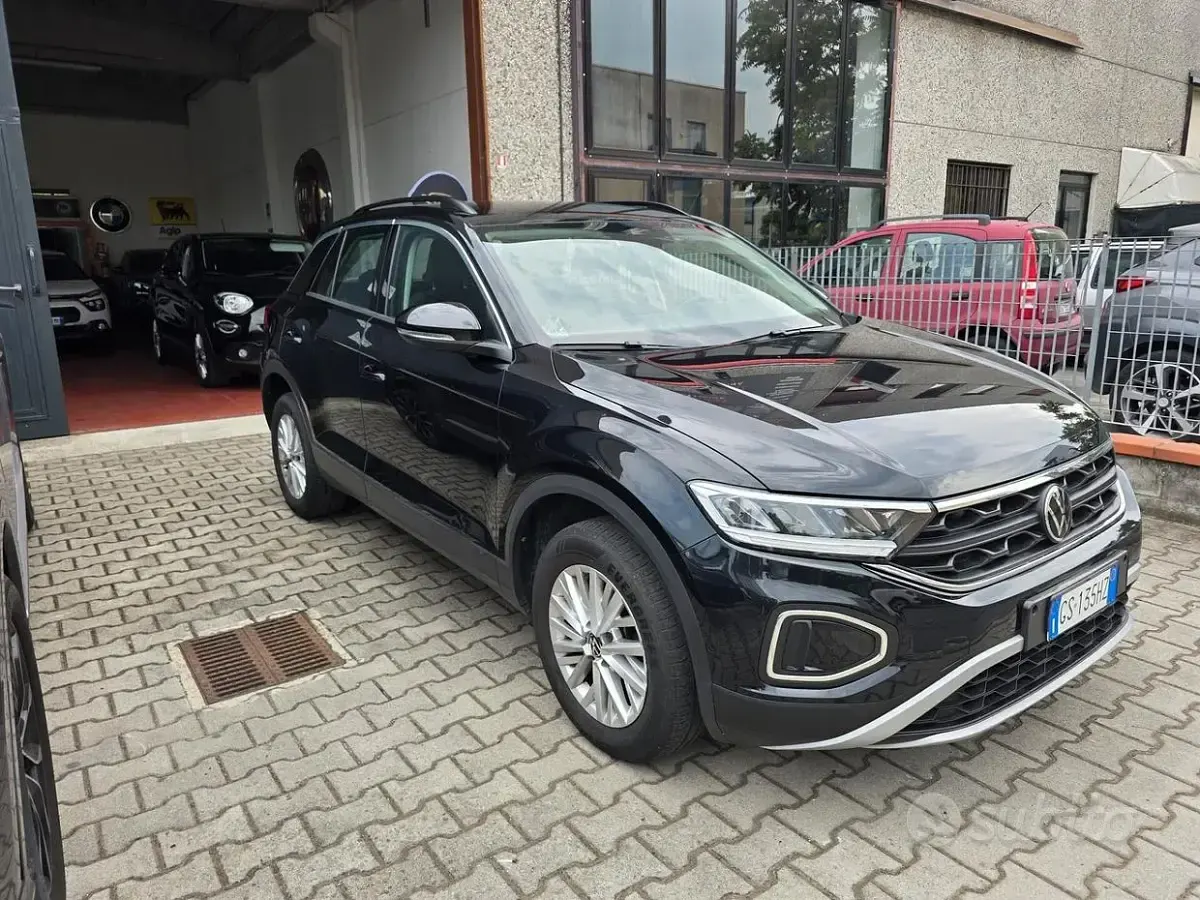 Usata VW T-Roc Sport 150 CV (110 kW) 2023 Nero SUV