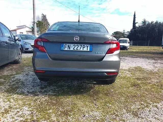 Usata Fiat Tipo Lounge 95 CV (69 kW) 2018 Grigio Berlina