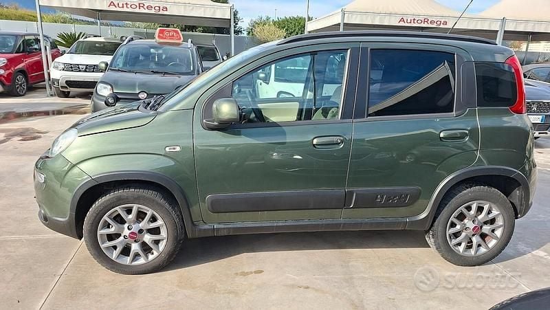 Usata Fiat Panda 4x4 S 95 CV (69 kW) 2016 Verde Utilitaria