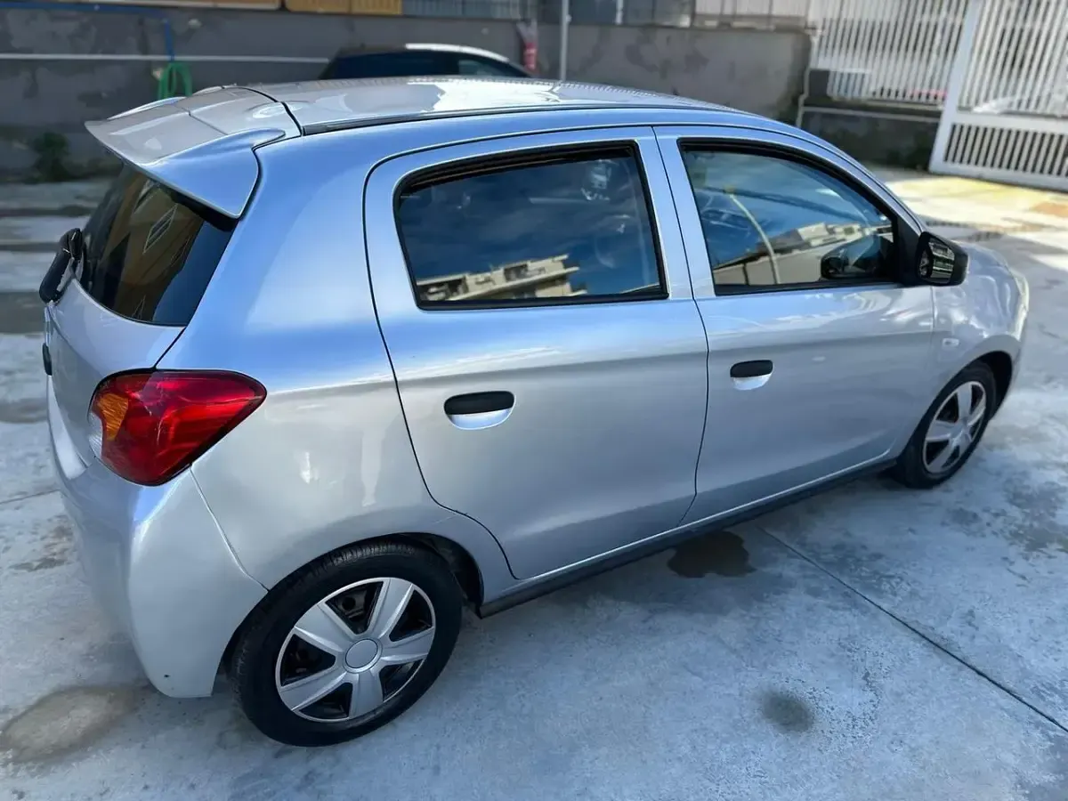 Usata Mitsubishi Space Star Intense 70 CV (51 kW) 2014 Argento Monovolume