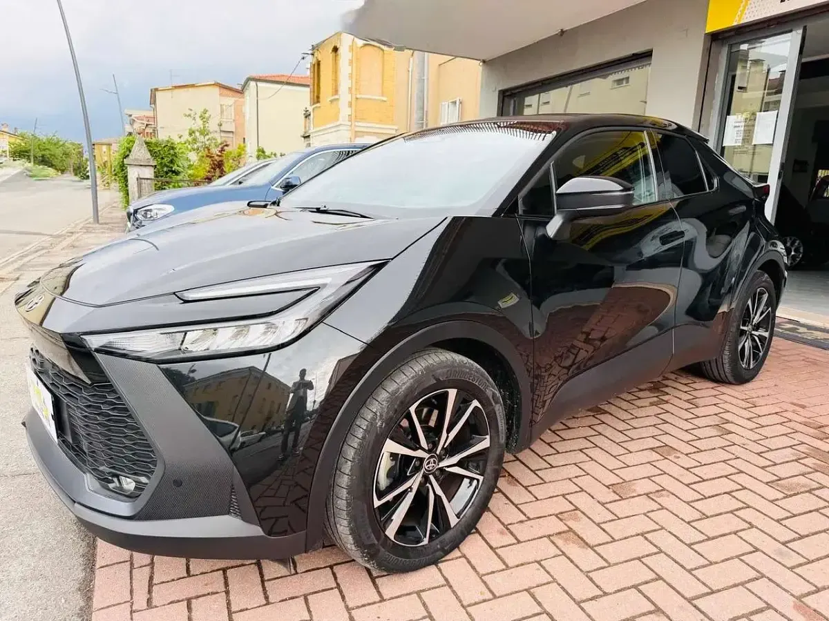 Usata Toyota C-HR Active 152 CV (111 kW) 2025 Nero SUV