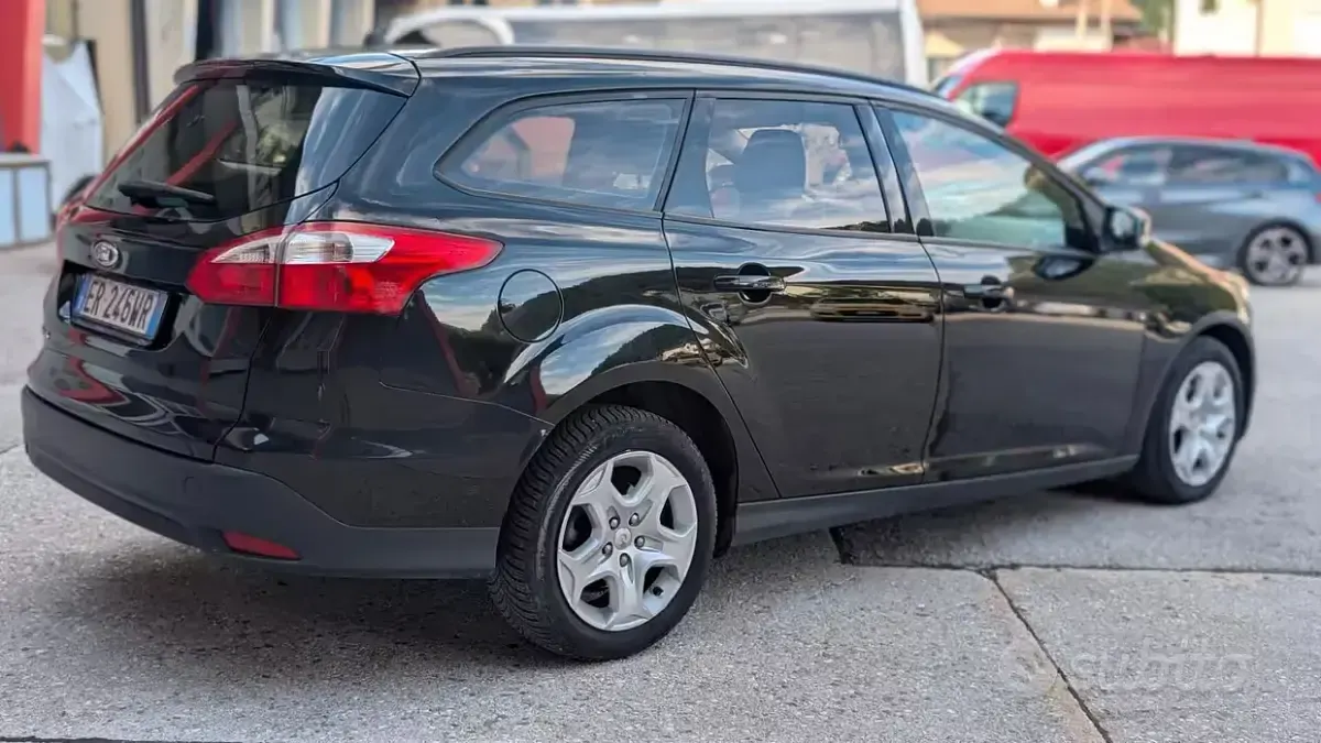 Usata Ford Focus 115 CV (84 kW) 2013 Nero Station wagon