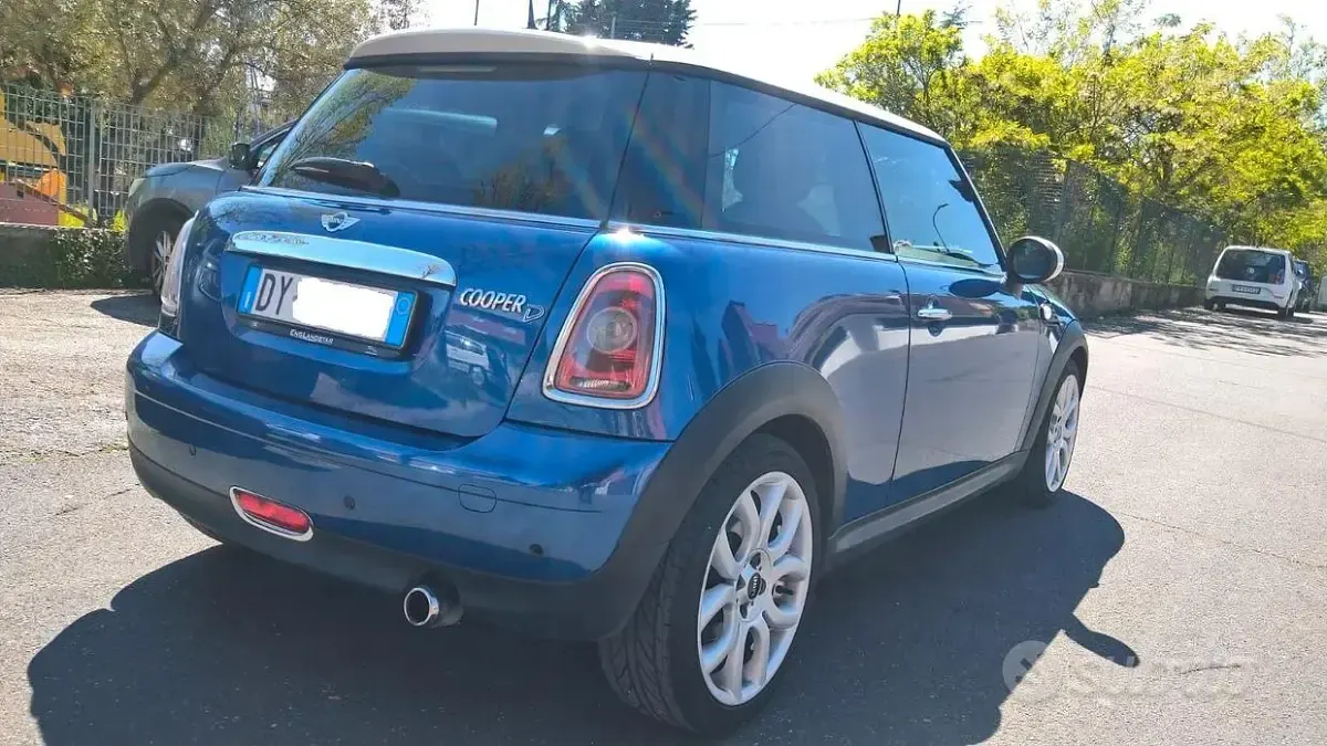 Usata Mini Cooper D Pepper 109 CV (80 kW) 2009 Blu Utilitaria