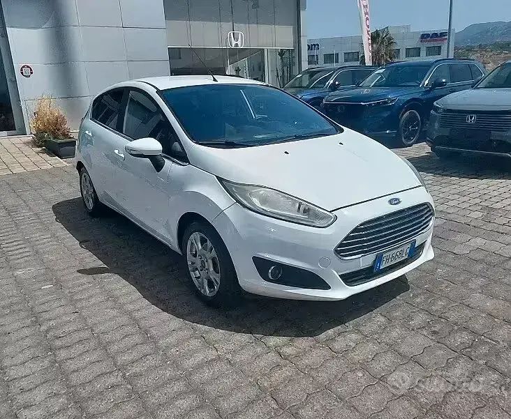 Usata Ford Fiesta Business Edition 75 CV (55 kW) 2017 Bianco Utilitaria