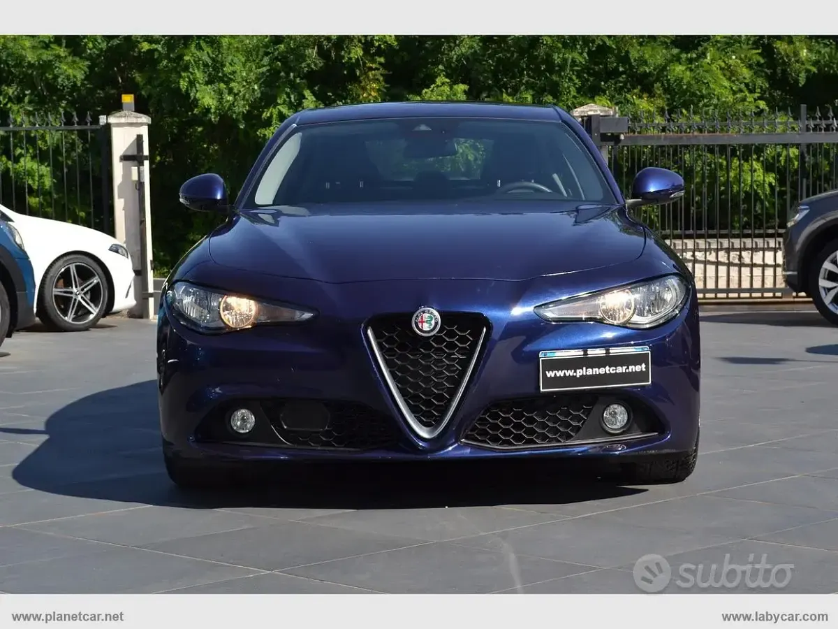 Usata Alfa Romeo Giulia 150 CV (110 kW) 2017 Bluazzurro Berlina