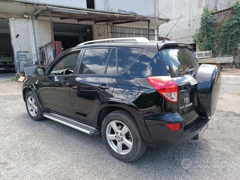 Usata Toyota RAV4 150 CV (110 kW) 2008 Nero SUV