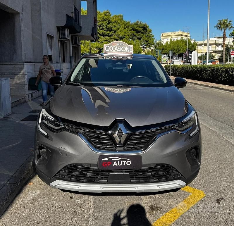Usata Renault Captur 95 CV (69 kW) 2021 Argento SUV