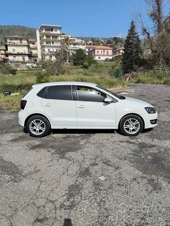 Usata VW Polo Comfortline 75 CV (55 kW) 2011 Bianco Utilitaria