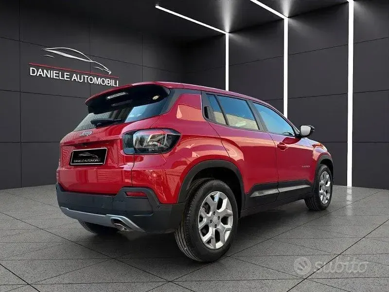 Begagnad Jeep Avenger Altitude 101 HK (74 kW) 2023 Röd SUV