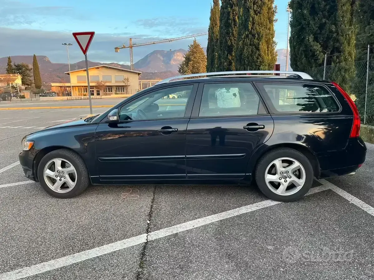 Usata Volvo V50 Plus 150 CV (110 kW) 2011 Nero Station wagon
