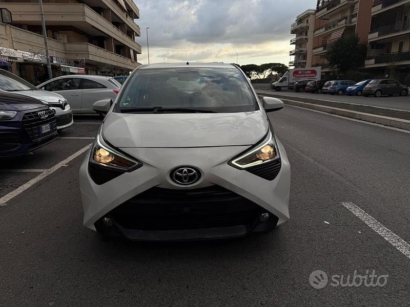 Usata Toyota Aygo Connect Style 72 CV (52 kW) 2021 Bianco Utilitaria