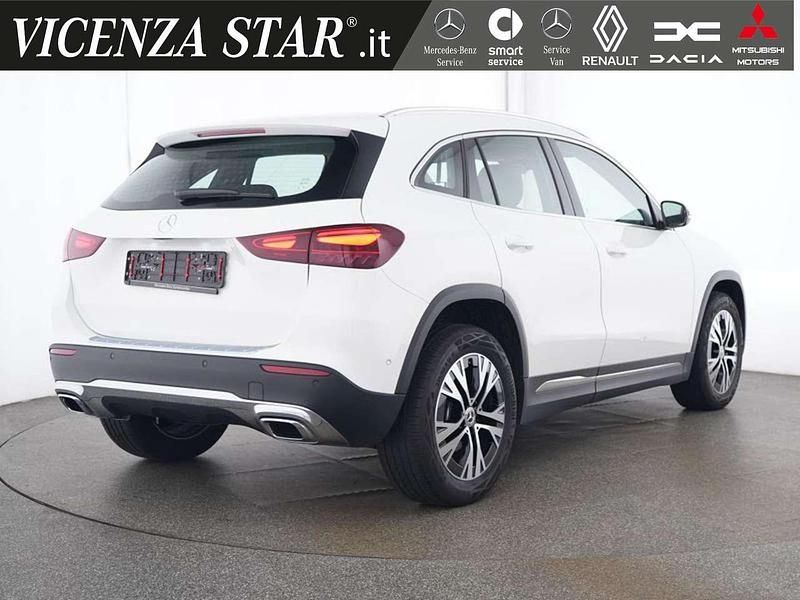 Usata Mercedes GLA180 Advanced 136 CV (100 kW) 2024 Bianco polare SUV