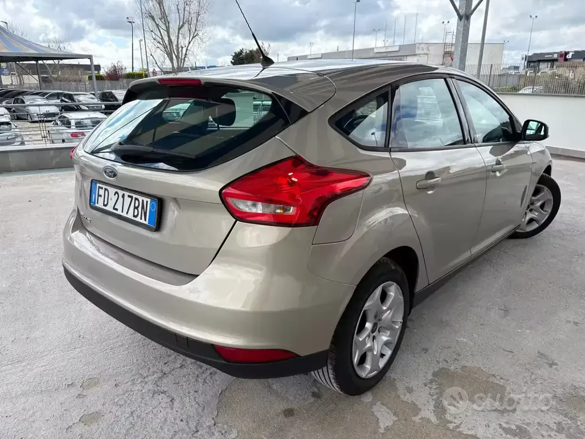 Usata Ford Focus 95 CV (69 kW) 2016 Giallo Berlina