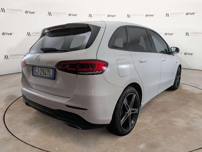 Usata Mercedes B250e 218 CV (160 kW) 2022 Bianco Monovolume