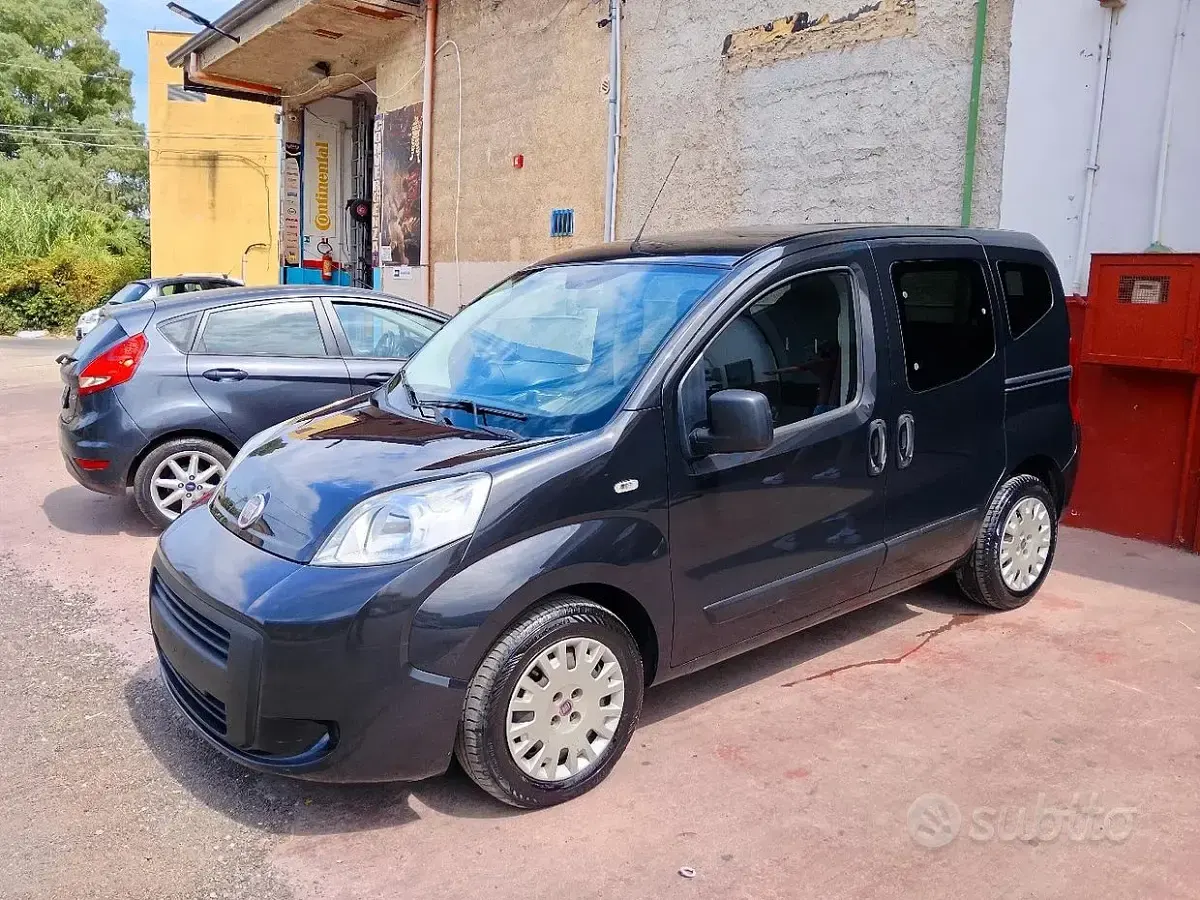 Usata Fiat Qubo Trekking 75 CV (55 kW) 2015 Nero Monovolume