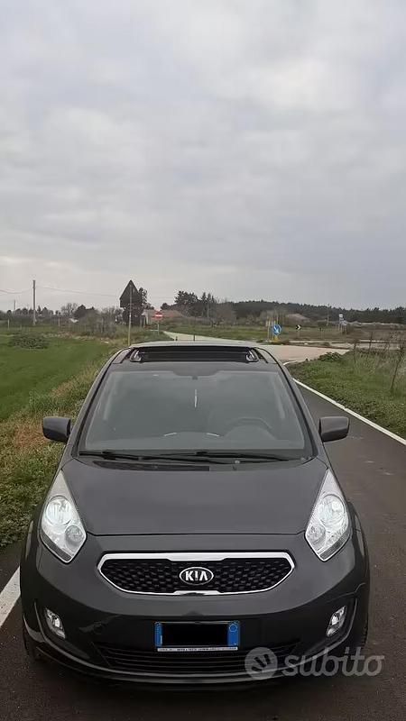 Usata Kia Venga 90 CV (66 kW) 2013 Grigio Utilitaria