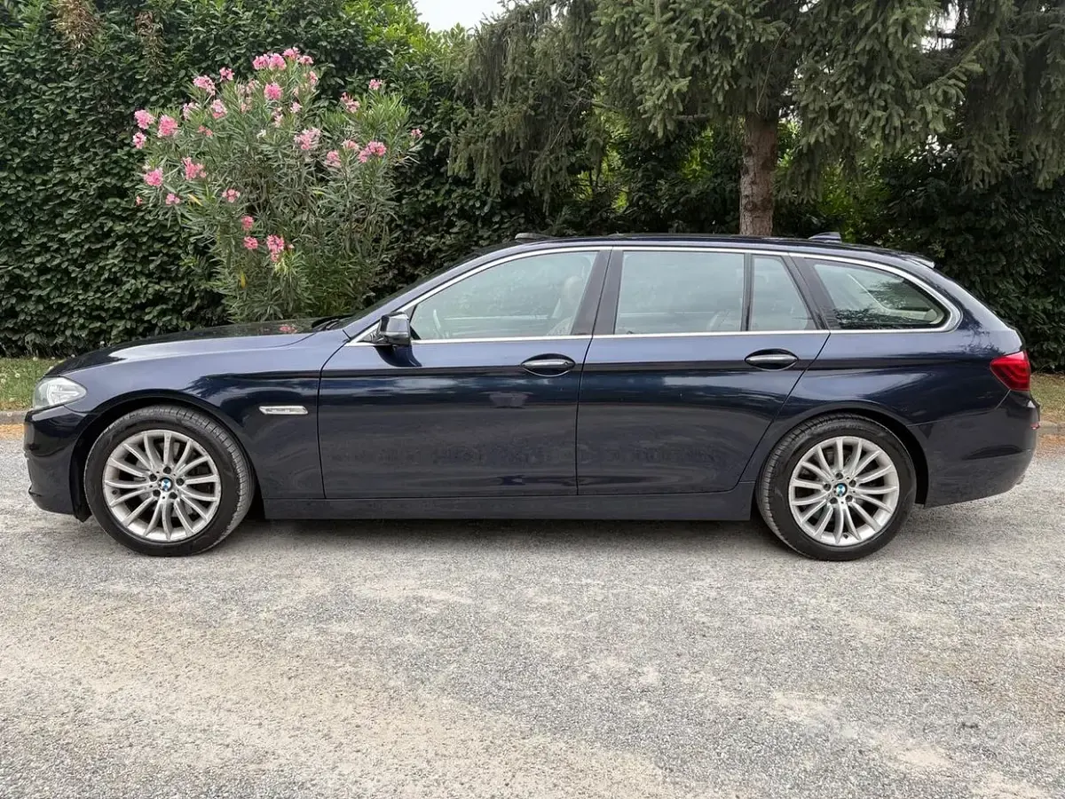 Usata BMW 530 Luxury Line 258 CV (189 kW) 2015 Bluazzurro Berlina