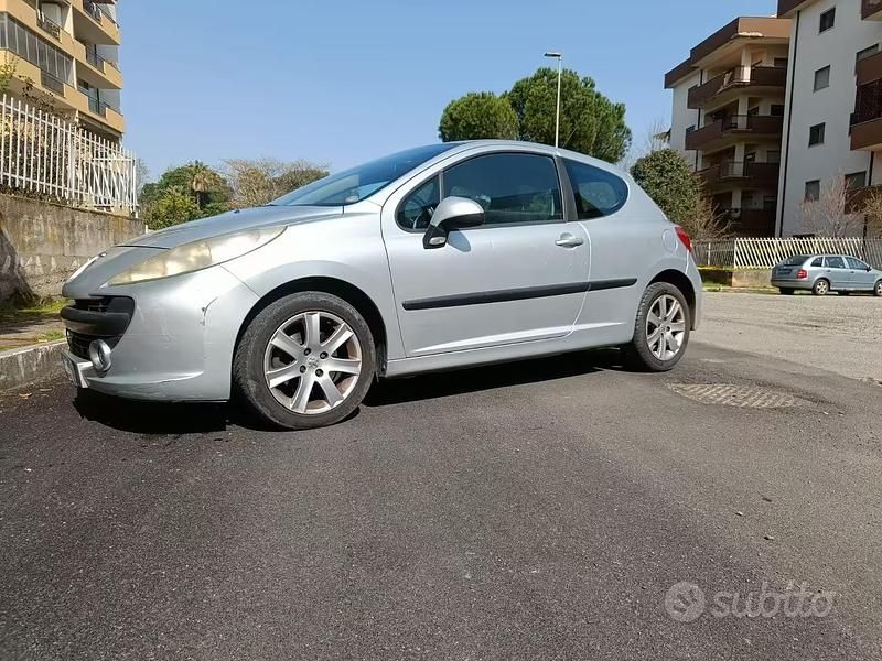 Begagnad Peugeot 207 90 HK (66 kW) 2006 Grå Sportkupé