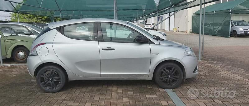 Gebraucht Lancia Ypsilon Silver 95 PS (69 kW) 2017 Grau Kleinwagen