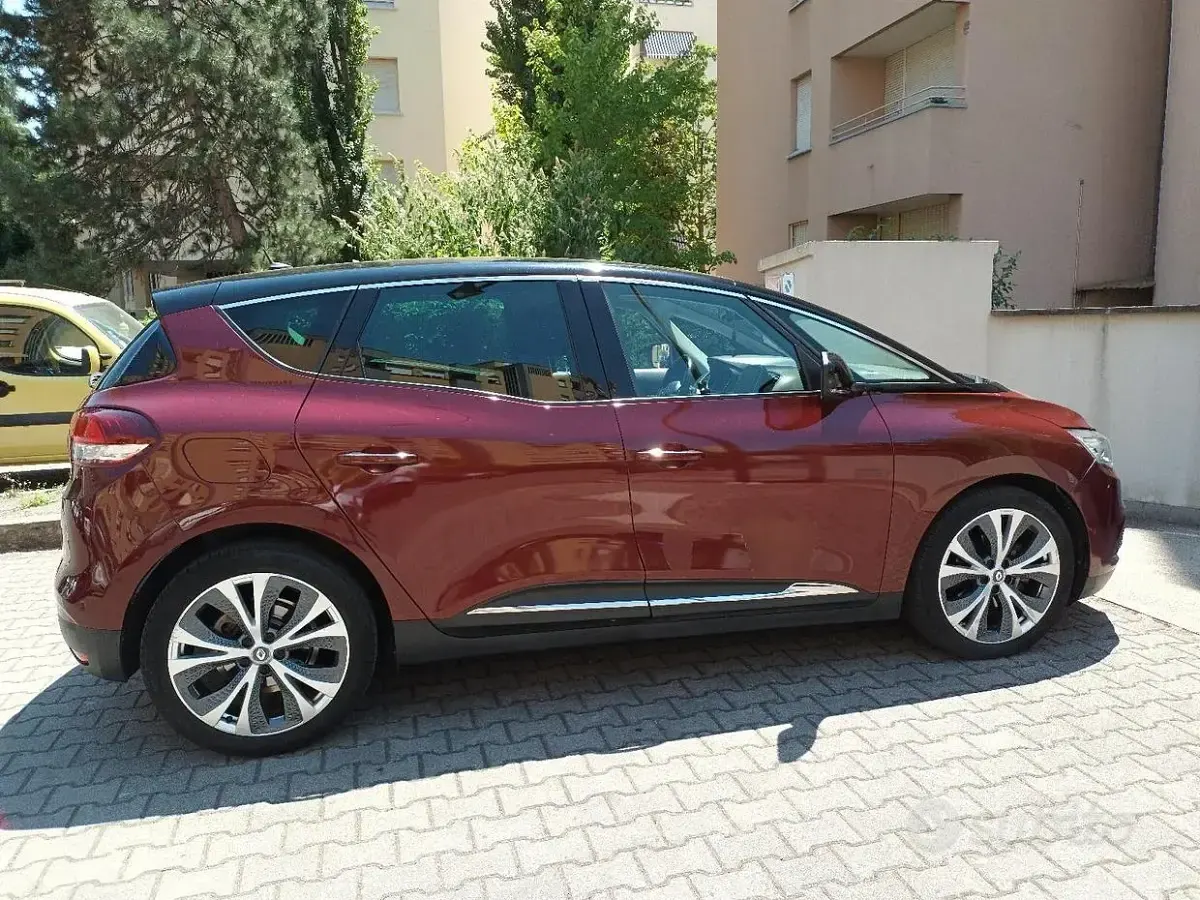 Usata Renault Scénic III 110 CV (80 kW) 2017 Rosso Monovolume