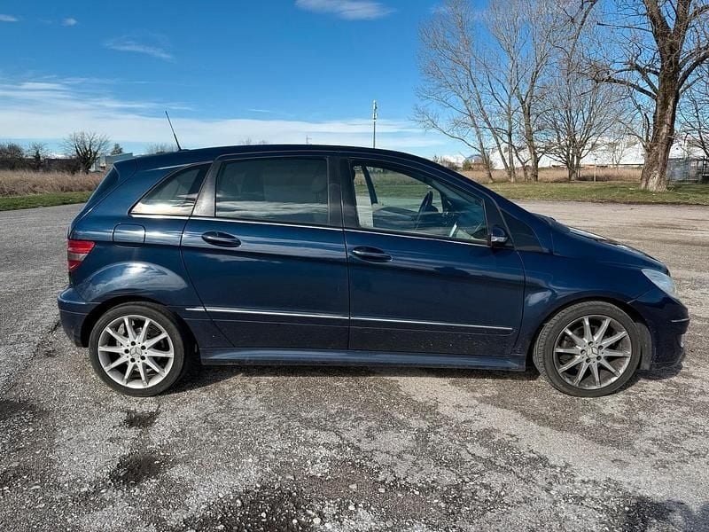 Usata Mercedes B200 140 CV (102 kW) 2008 Blu Monovolume