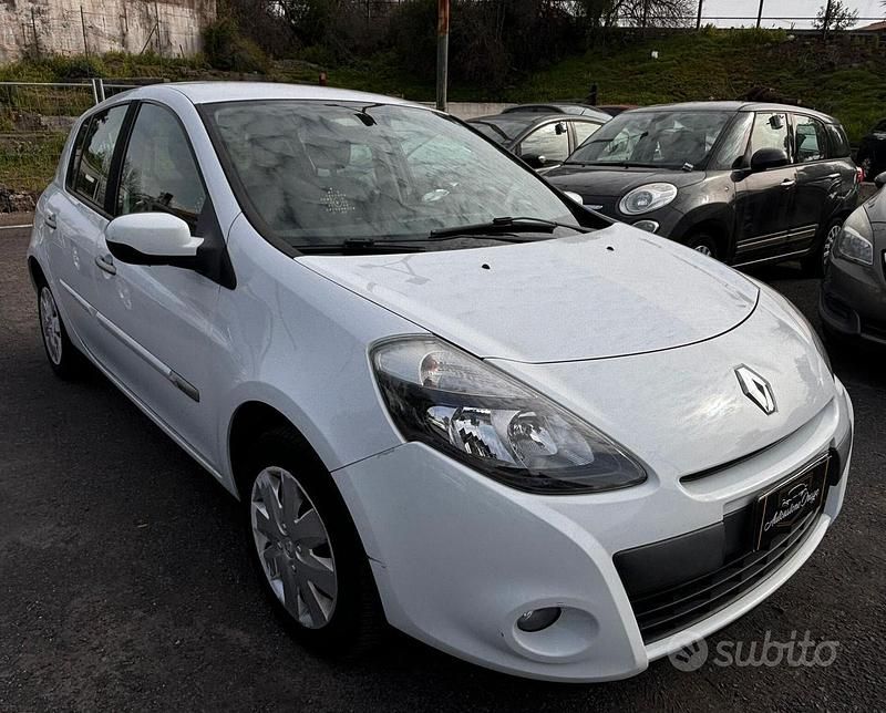 Usata Renault Clio II Dynamique 75 CV (55 kW) 2011 Bianco Berlina