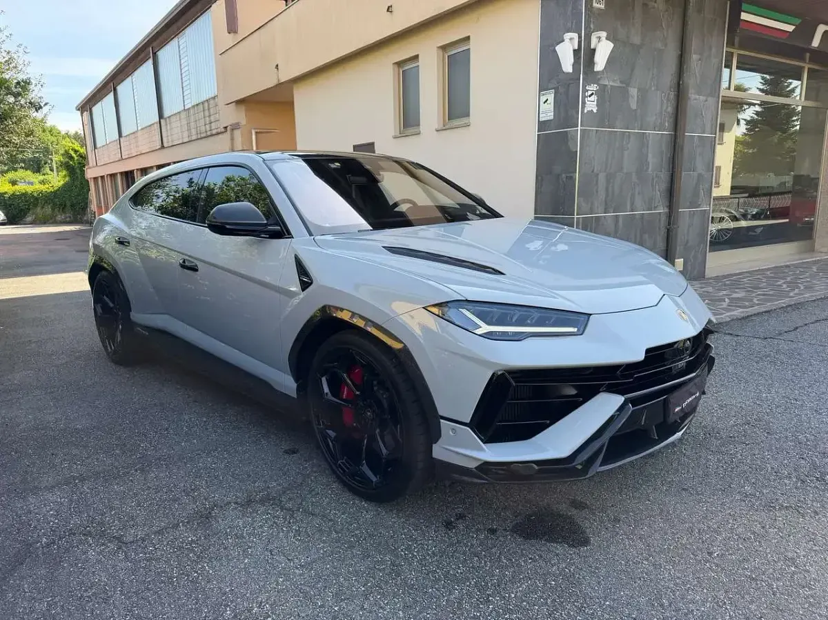 Usata Lamborghini Urus 666 CV (489 kW) 2024 Grigio SUV