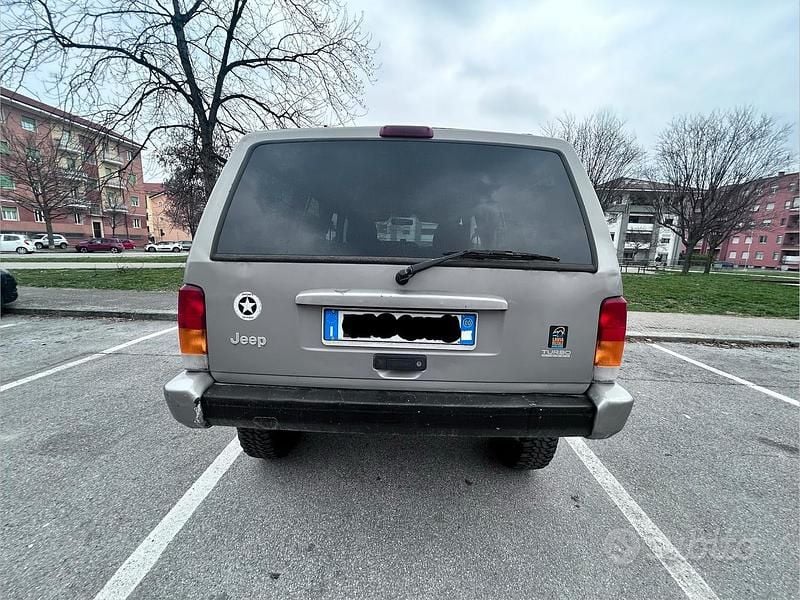 Usata Jeep Cherokee 2000 Grigio SUV