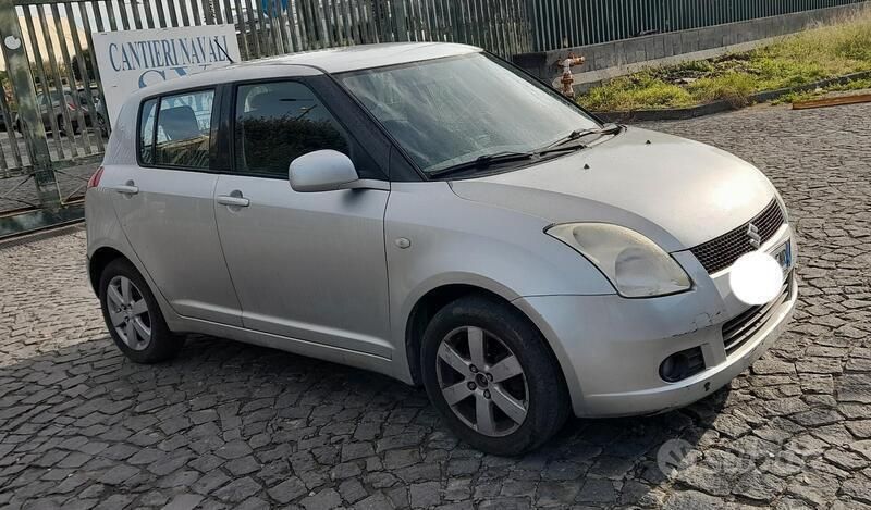 Argento Usata 2007 Suzuki Swift Tre volumi | 1299 € (Super prezzo) - Immagine 1/4