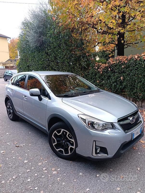 Grigio Usata 2016 Subaru XV SUV | 8800 € (Buon prezzo) - Immagine 1/4
